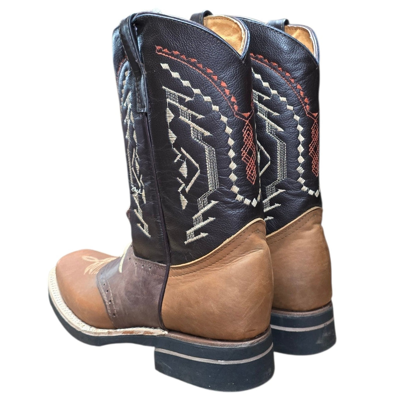 Cowboy Boots (0152) - 12.5" Rodeo Toe Layered Brown & Black Leather Longhorn Design